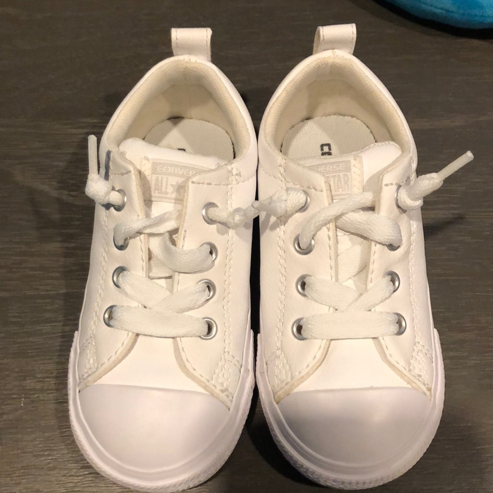 Converse leather toddler sneaker